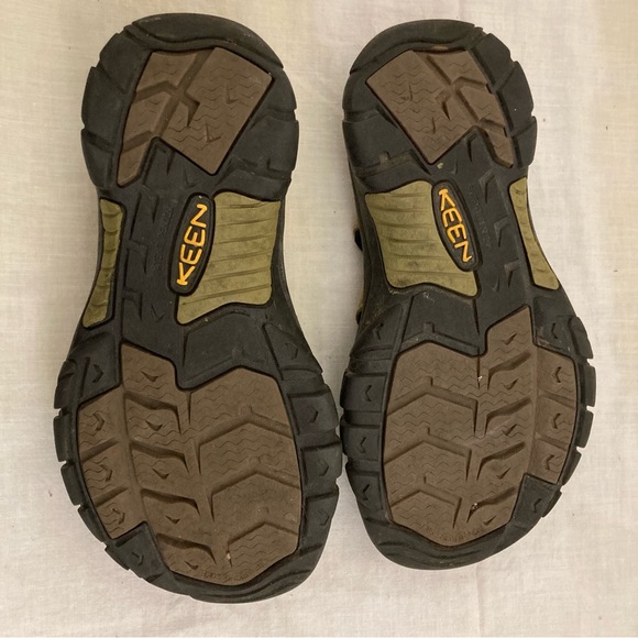 Keen green outdoor sandals size 5.5 - Picture 4 of 9